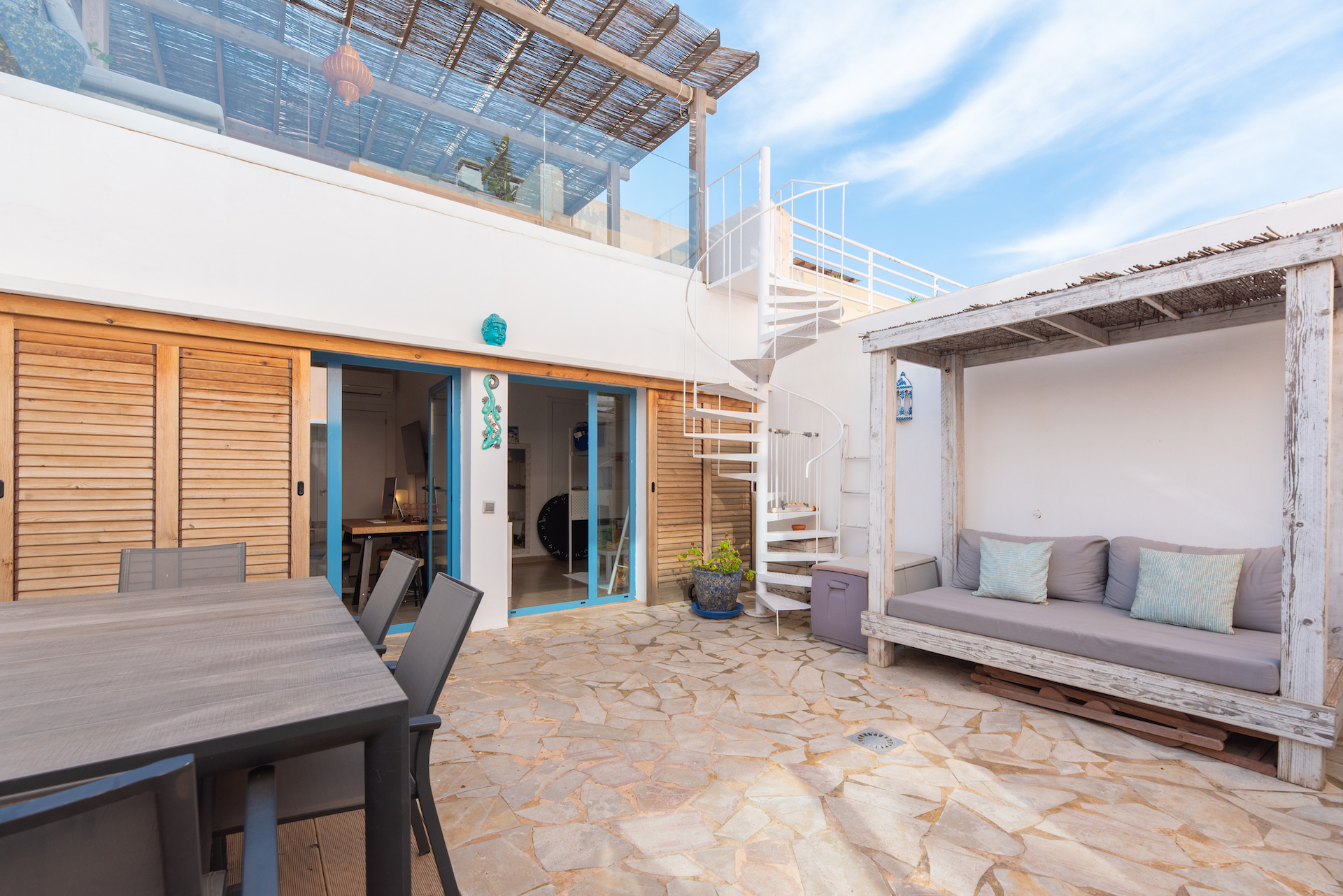 Resa estates Ibiza playa Cala Tarida for sale te koop Patio 1.jpg